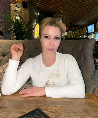 Я опытная и умелая, способная удовлетворить тебя на всех уровнях. У меня множество услуг, которые ты можешь выбрать: классический секс, оральный секс, анальный секс - все, что ты пожелаешь. Фото обо мне ты сможешь увидеть на моем профиле. Мои клиенты всегда остаются довольными и возвращаются ко мне снова и снова. Я живу в Москве и готова встретиться с тобой в любое время. Так что не жди, приходи, и мы проведем незабываемое время вместе. 😉🔥🌹 Алиса